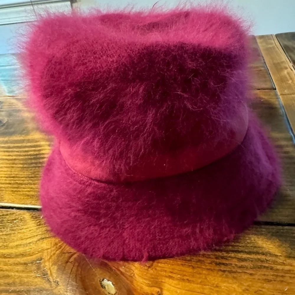 Vintage Y2K Gap raspberry burgundy red fuzzy rabbit fur bucket hat